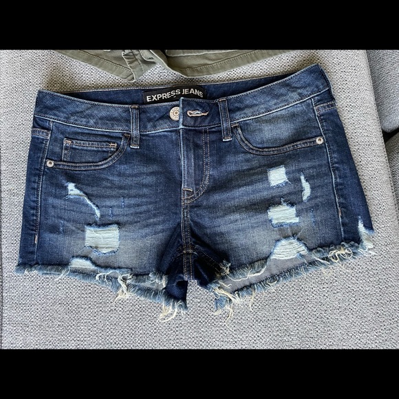 Express shorts size 4 - Picture 2 of 3